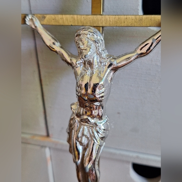 Brass crucifix and aluminum Jesus - Picture 9 of 10